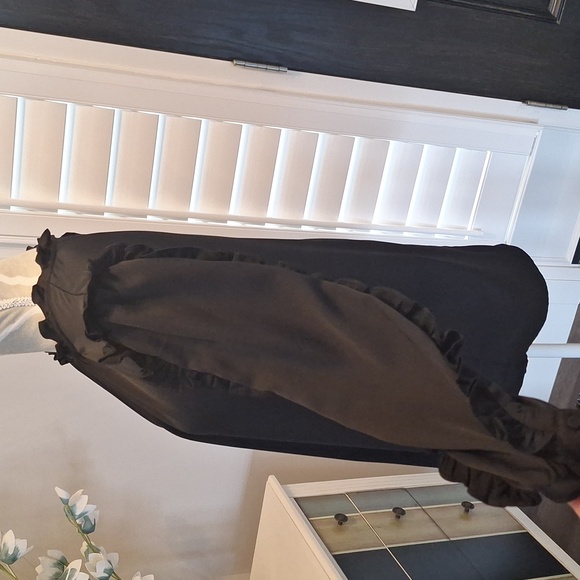 [M] Ruffle blouse - Picture 6 of 10